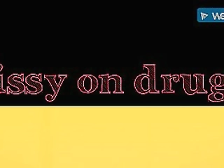 sissy s. plguggin a hughe dildo in her thigth ass