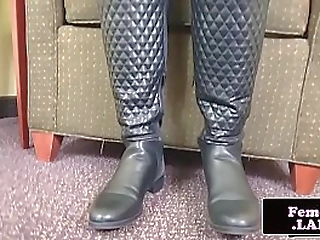 amateur tranny toying her cock with a wand - basedcams.com