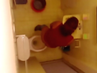 gorgeous tanned tranny masturbates on the bed