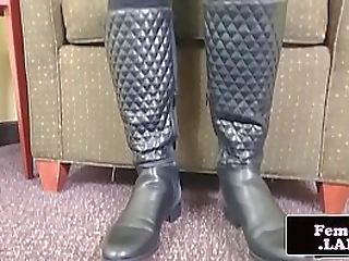 amateur tranny toying her cock with a wand