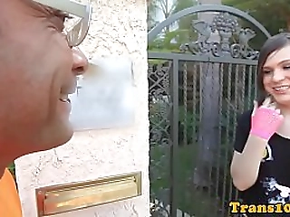 amateur spex shemale tugging during anal